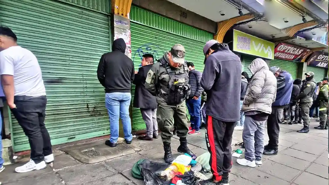 En la urbe paceña arrestan a 52 personas por robo de celulares e infringir la Ley 259.