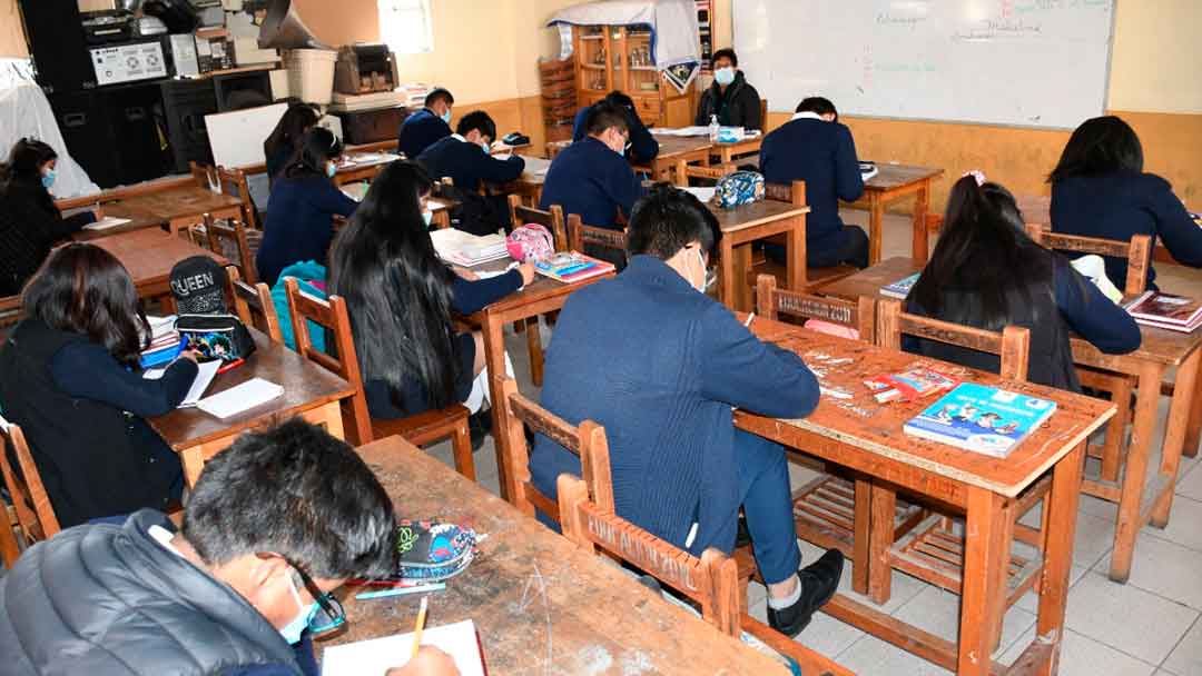 Actividades escolares se suspenden en La Paz y en El Alto las clases son normales.