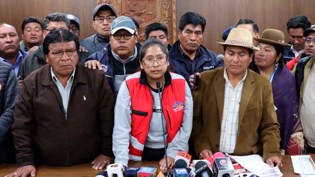 Conferencia de prensa de la alcaldesa, Eva Copa, y organizaciones sociales de El Alto.