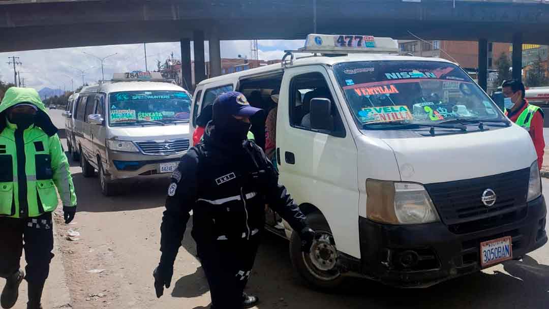 Distrito 8 de El Alto busca crear comisión para evitar aumento de tarifas de transporte público.
