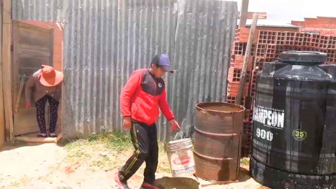 Recomiendan cosecha de agua en la ciudad de El Alto.