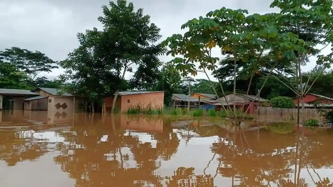 Desborde río Acre.