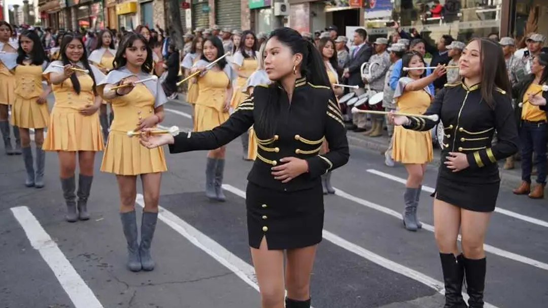 Inician actividades en conmemoración al Día del Mar con desfiles escolares en la ciudad de La Paz