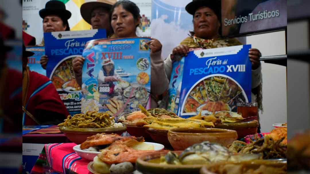 Productores de Huatajata convocaron a la feria, en conferencia de prensa. 