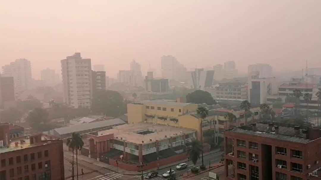 Humareda cubre a una importante ciudad de Bolivia