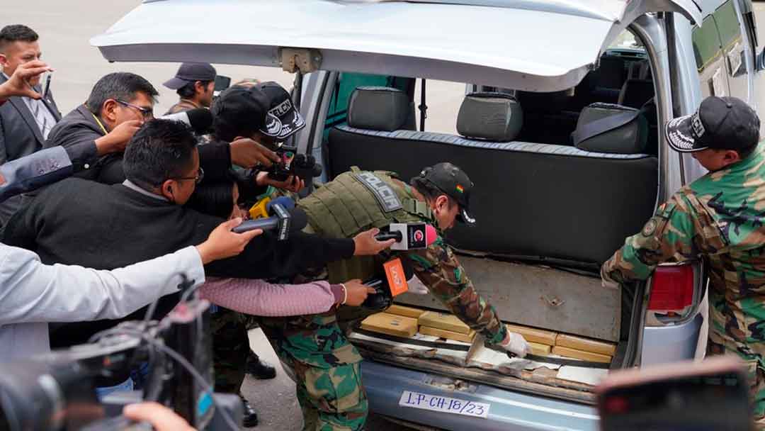 Incautan más de 124 kilogramos de cocaína que se encontraban dentro de este motorizado.