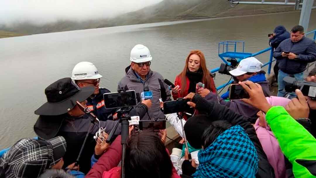 En una inspección que realizó EPSAS en los embalses de agua de la ciudad de La Paz.