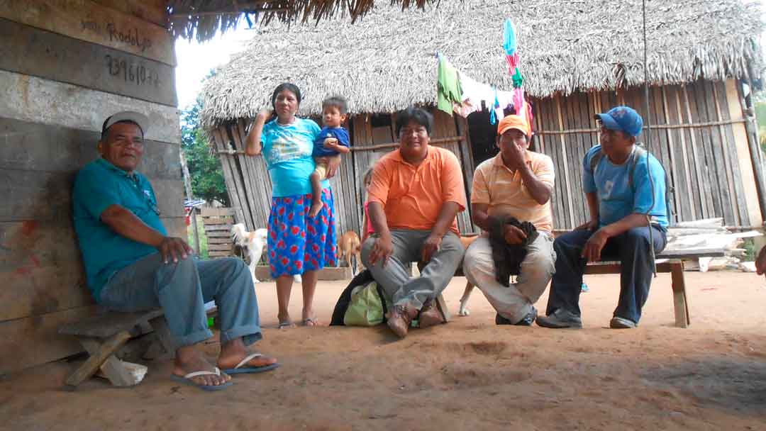 Los Cavineños en comunidad.