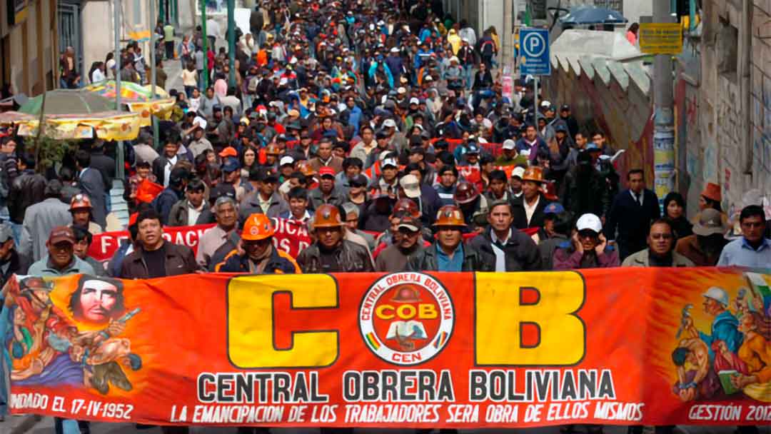 La Central Obrera Boliviana (COB) en una marcha.