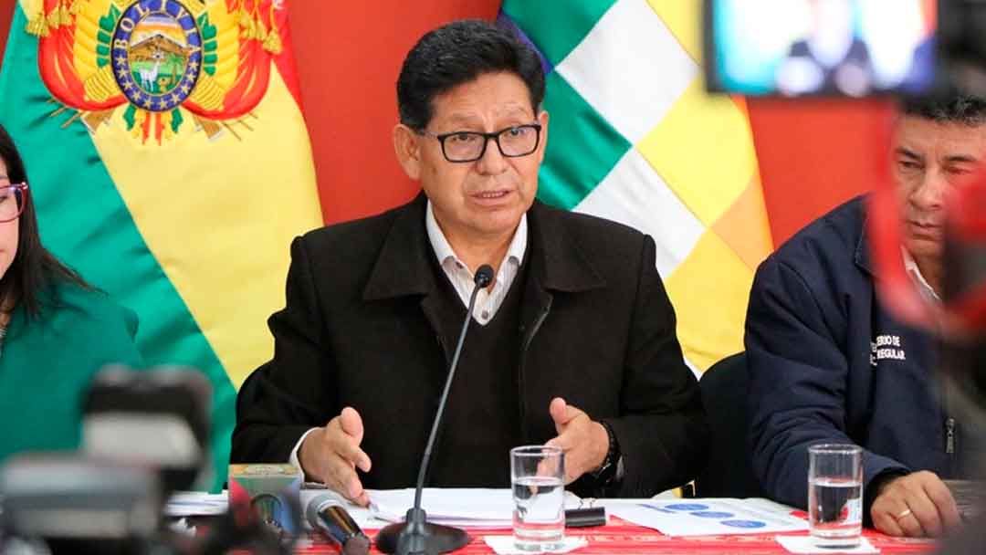 El ministro de Educación, Edgar Pary, en conferencia de prensa.