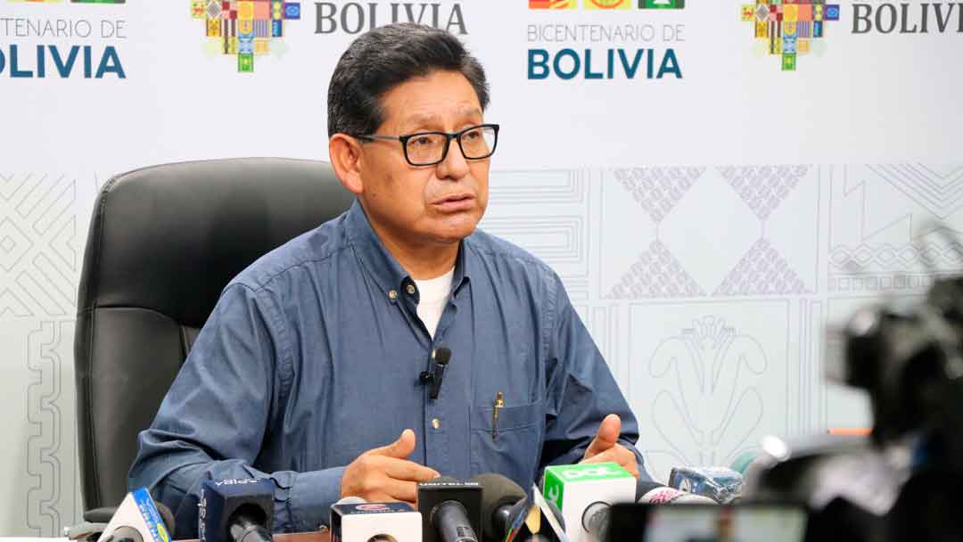 El ministro de Educación, Edgar Pary, en conferencia de prensa. 