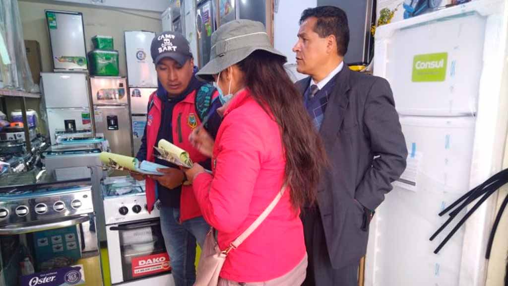 Operativo en la zona 16 de Julio de El Alto realizado por el personal de la GAMEA.