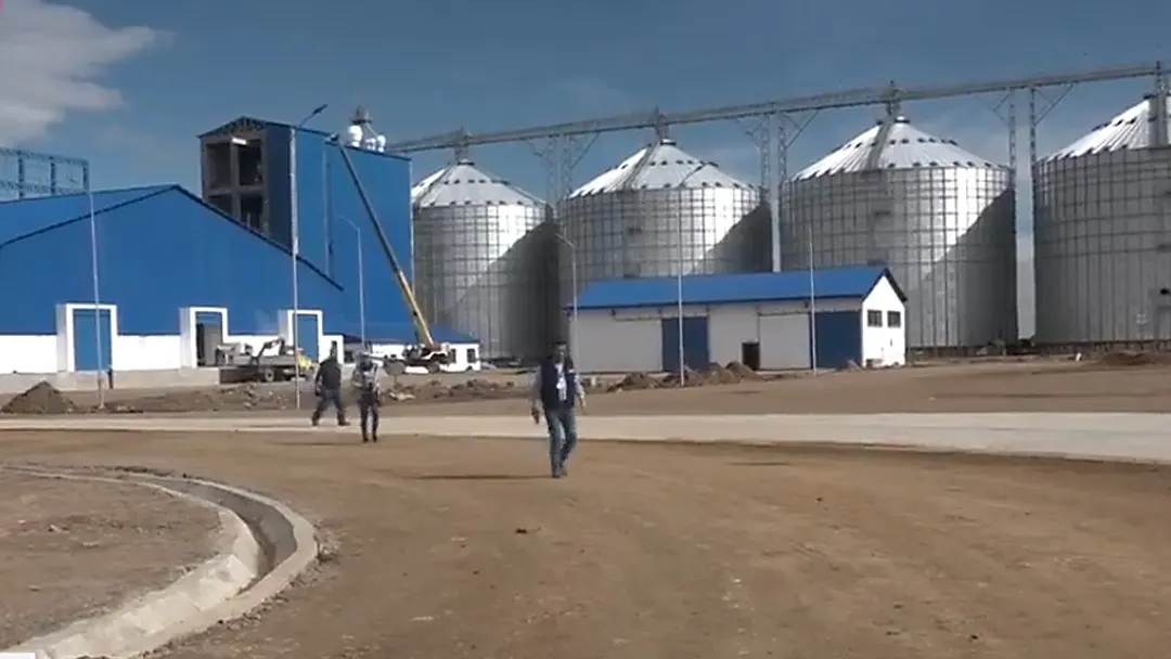 Silos de la nueva planta industrial en Viacha.