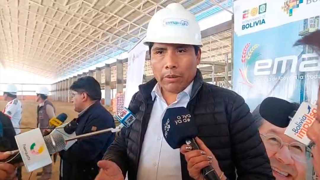 El gerente de Emapa, Franklin Flores, en una inspección a la obra.