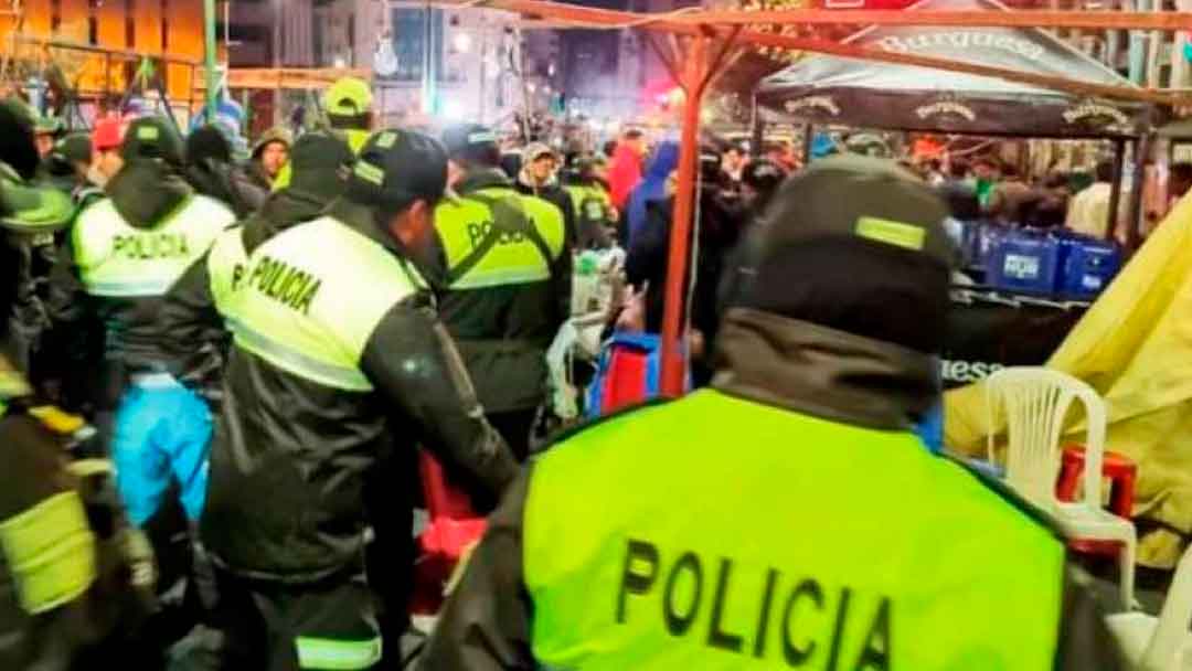 Policías realizan operativos tras la entrada del Gran Poder.