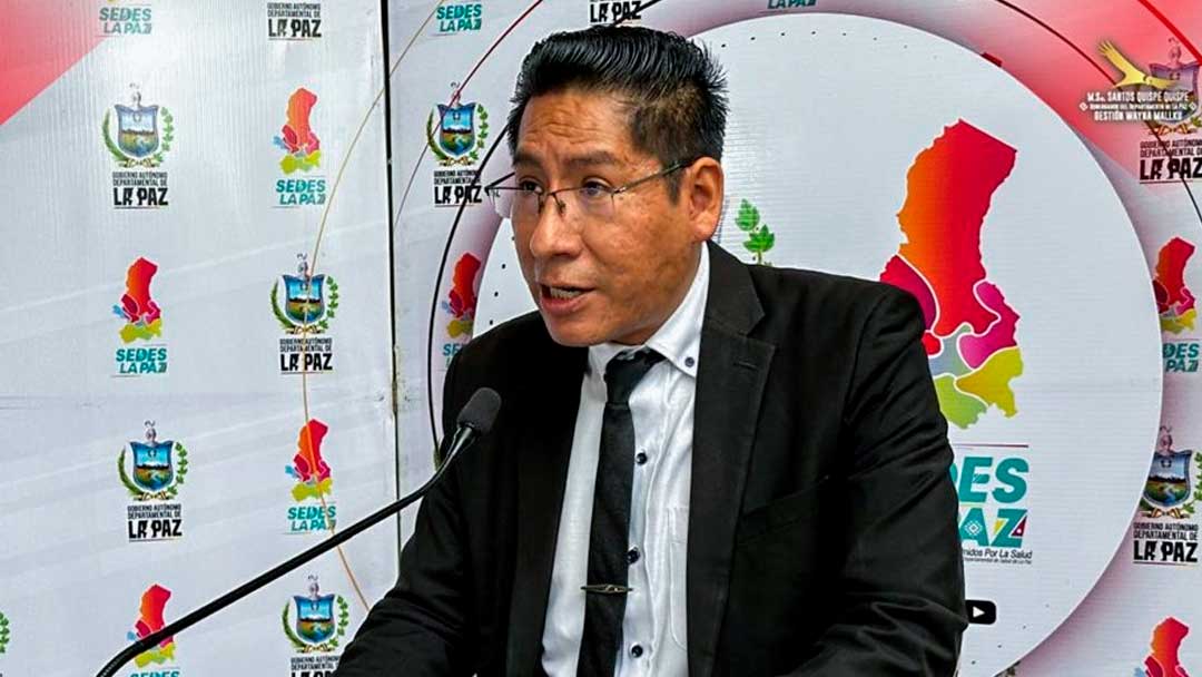 El jefe de Epidemiología, Javier Mamani, en conferencia de prensa.
