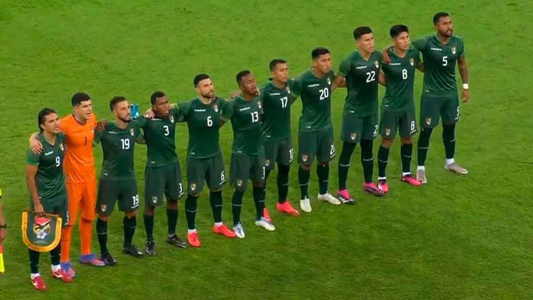 La selección boliviana dispuestos para el partido.