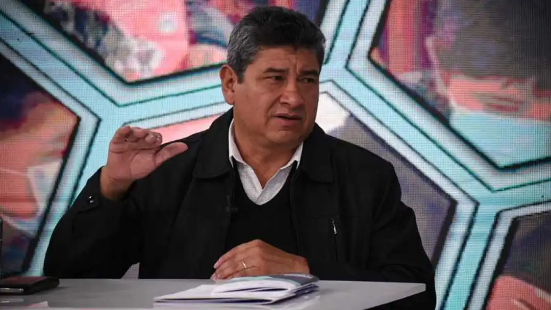 El viceministro de Educación, Eudal Tejerina, en una entrevista con Bolivia TV.