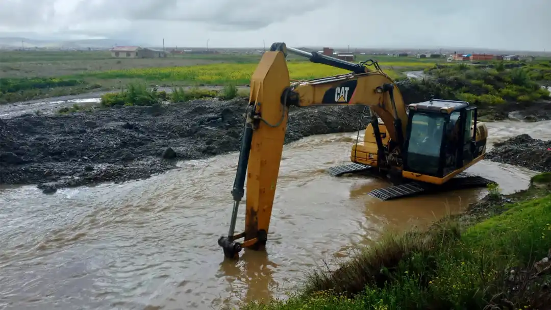 Alcaldía de El Alto realiza trabajos preventidos en los rios de nuestra ciudad.