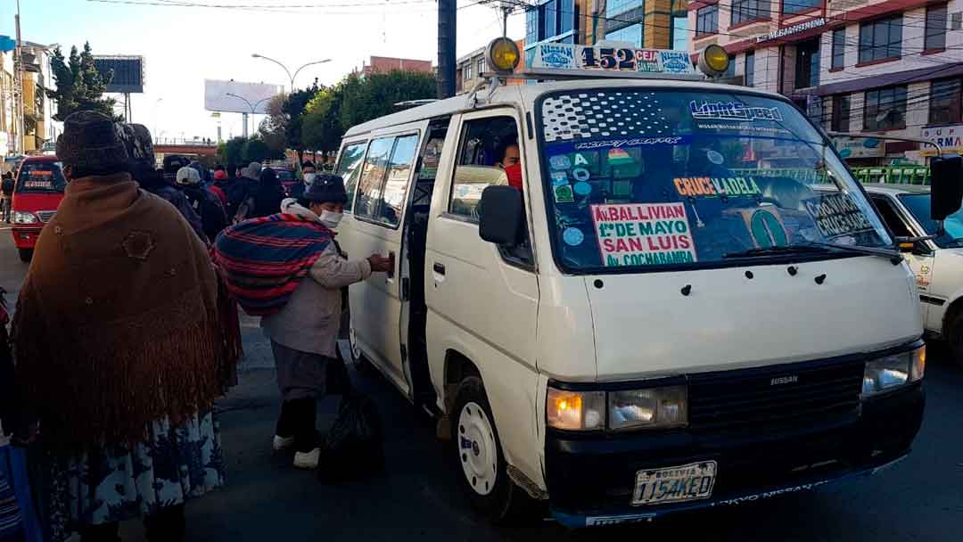 Transporte público en El Alto: Chóferes demandan nivelación de pasajes y rechazan decomiso de placas