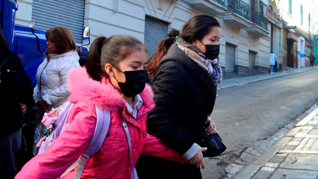 Los niños volvieron a clases en horario de invierno. 