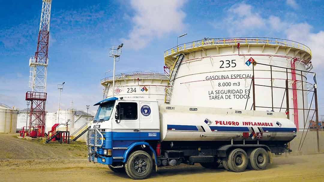 Yacimientos Petrolíferos Fiscales Bolivianos (YPFB) transporte de combustibles.