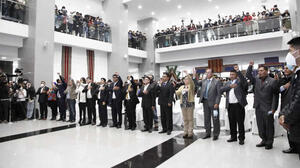 Presidente de Bolivia posesiona a su primer gabinete con 16 ministros
