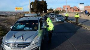 Policía en El Alto refuerza socialización del ordenamiento vial y controla restricción