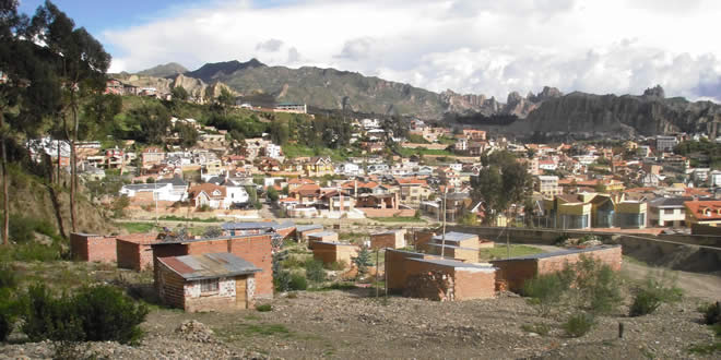 Achocalla, La Paz - Bolivia: Edificaciones ilegales.