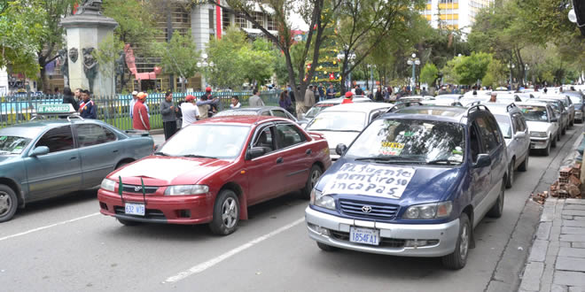 Choferes de La Paz podrían radicalizar movilizaciones si no hay acuerdos con Alcaldía.