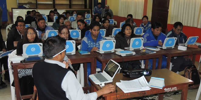 Para uso de computadoras Kuaa: 273 colegios no tienen internet