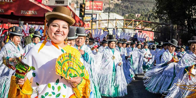 En la fiesta Gran Poder 2015, la elegancia de la mujer se mantendrá viva en la vestimenta de la Chola Paceña.