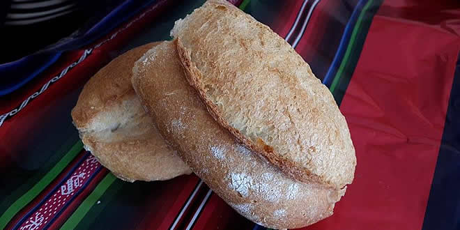 La marraqueta, también llamado pan de batalla.