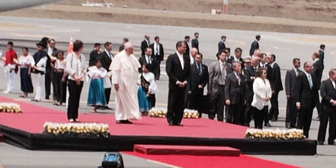 Papa Francisco se despide de Ecuador y parte rumbo a Bolivia