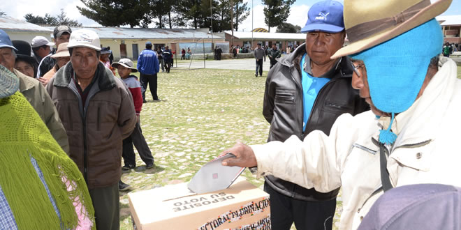 La Paz inicia jornada de referendo departamental