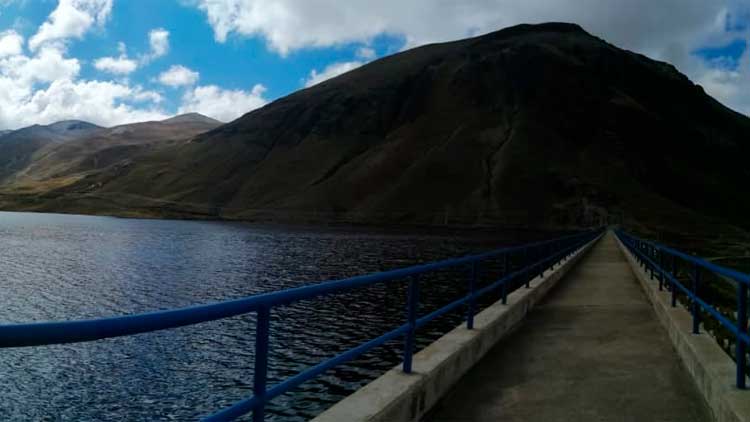 Represa de Incachaca, esta provee de agua potable a la ciudad de La Paz.