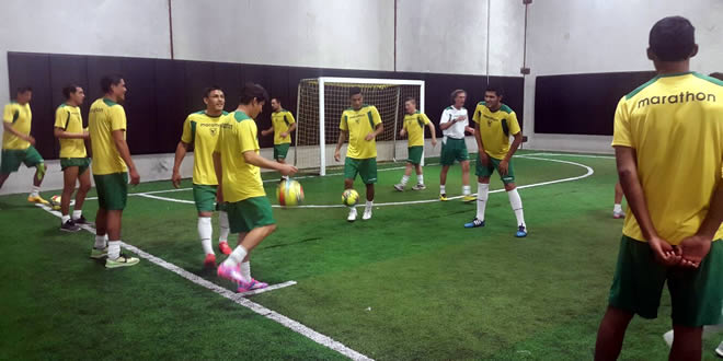 Jugadores de la Selección durante la práctica cumplida en el complejo deportivo Futbox, de Miami.