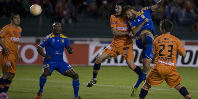 Universitario de Sucre y Tigres de México. (1-2)