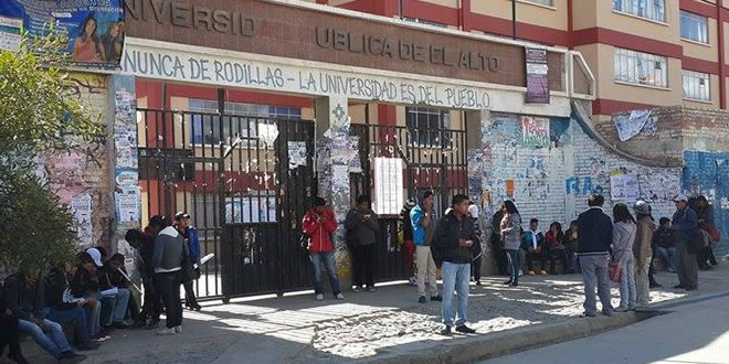 Universidad Pública de El Alto con las puertas cerradas Universidad Pública de El Alto con las puertas cerradas