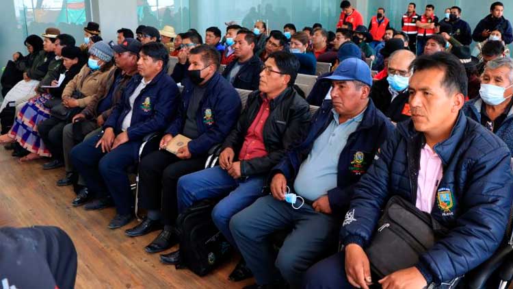 Dirigentes y vecinos de diferentes sectores sociales en reunión por el Distribuidor ‘Extranca Río Seco’