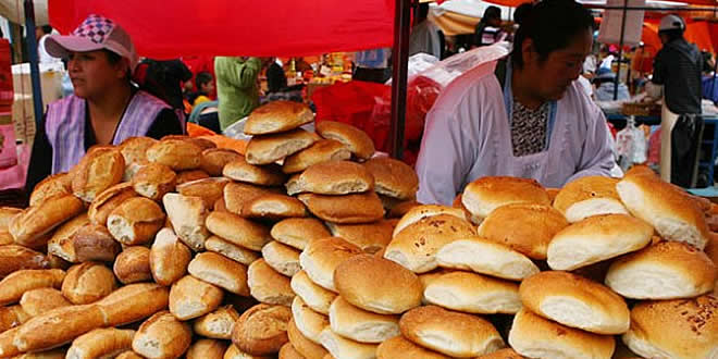 Puesto de venta de pan en La Paz.