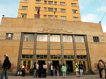 Universitarios y docentes eligen al rector y vicerrector de la Universidad Mayor de San Andrés (UMSA).