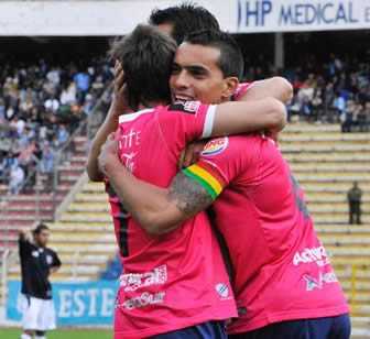 William Ferreira, festeja uno de los dos goles convertidos ante el Cienciano.