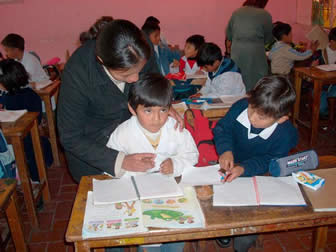 Estudiantes en Bolivia vuelven hoy a clases 