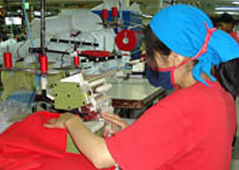 Trabajadora en textiles de Bolivia