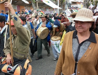 Ciudadanía paceña recibe a los indígenas marchistas del Tipnis