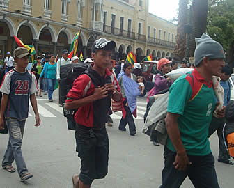 Al menos 800 marchistas pro carretera por TIPNIS