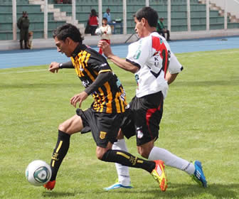 Nacional Potosí vs The Strongest: Escena del partido jugado en el estadio “Víctor Agustín Ugarte”.