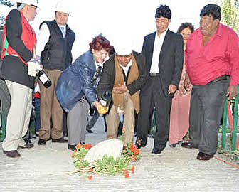 César Cocarico inaugura los trabajos en la Piscina de Alto Obrajes