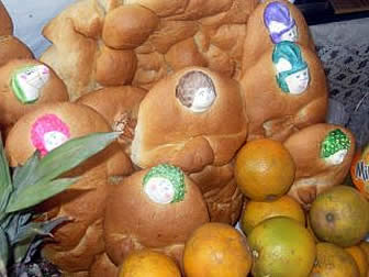 Masitas y Frutas son los principales elementos de la mesa